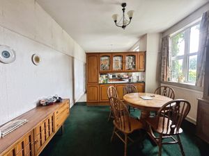 Kitchen Diner- click for photo gallery